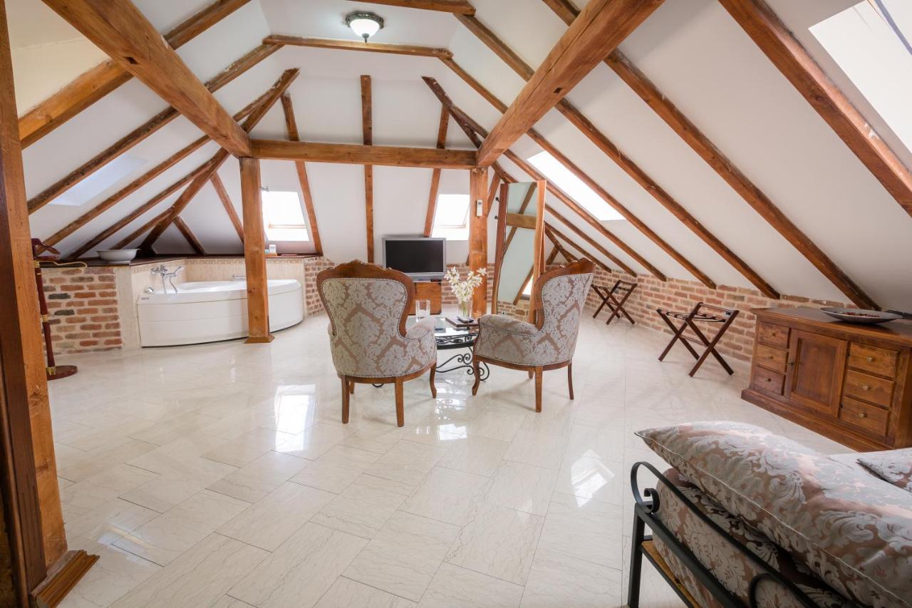 Deluxe Apartment (3 Adults)